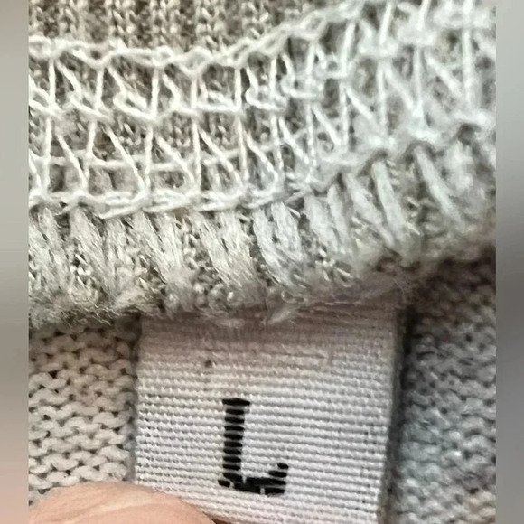 Ladies Camouflage pullover shirt. Size: L. - Picture 3 of 10